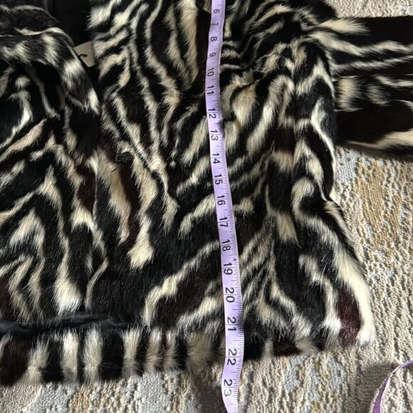 7 For All Mankind Women’s Faux Fur Zebra Print Jacket Sz M NWT - Picture 9 of 11
